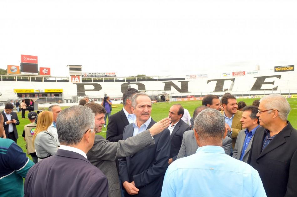 Ministro do Esporte Aldo Rebelo visita estádio da Ponte Preta, em Campinas (César Rodrigues/AAN )