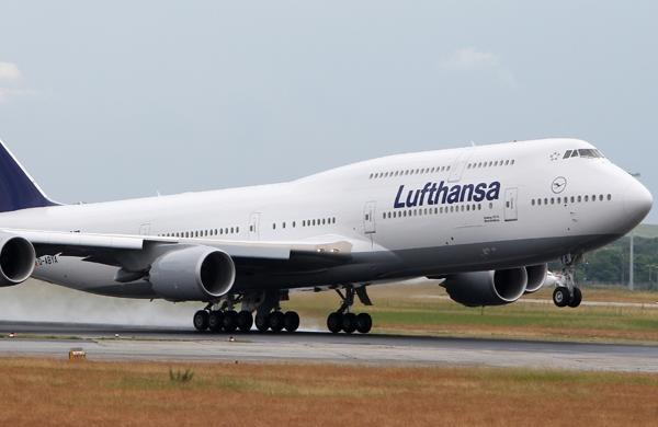 Avião da Lufthansa realiza procedimento de pouso; greve cancelaou 500 operações da empresa alemã (France Press)