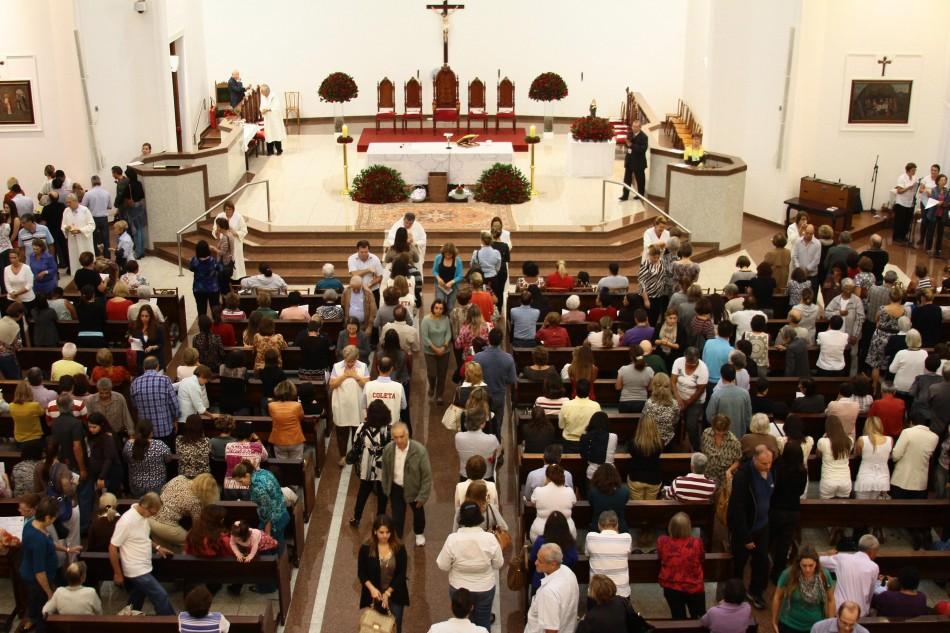 Fiéis lotaram a Igreja Santa Rita de Cássia no dia da padroeira (Janaína Maciel/Especial para AAN )