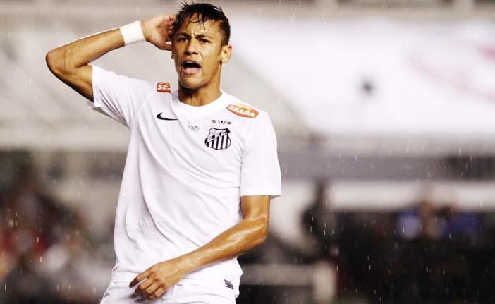 Bem marcado, Neymar pouco apareceu na partida e teve poucas oportunidades para ser o diferencial da equipe (Léo Pinheiro/AE)