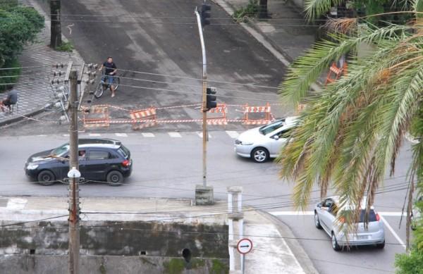 Rua Nabuco de Araújo, com a Av Siqueira Campos, interditada para obras de pavimentação  (Nara Assunção)