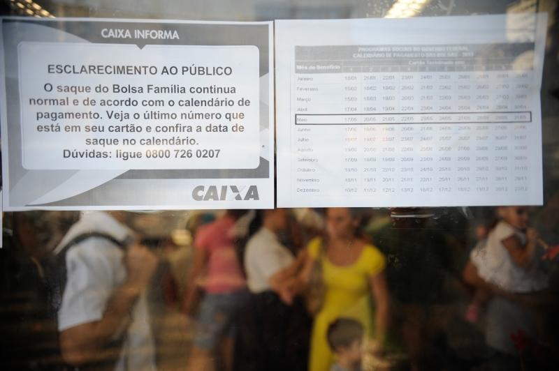 Apesar de o governo ter desmentido boato sobre fim do Bolsa Família, muitos beneficiários procuraram as agências da Caixa para checar se o benefício está sendo pago (Agência Brasil)