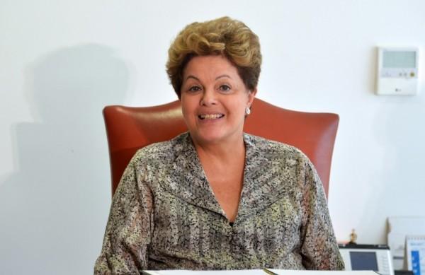 A presidente Dilma Rousseff desistiu de mandar para o Congresso projeto de lei ou medida provisória regulamentando os novos direitos das domésticas aprovados pelo Congresso (Agência Brasil)