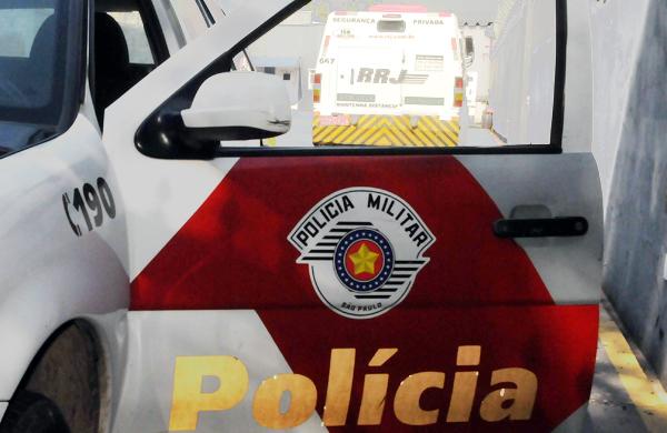 Polícia atende ocorrência do roubo de carro-forte (Edu Fortes/AAN)