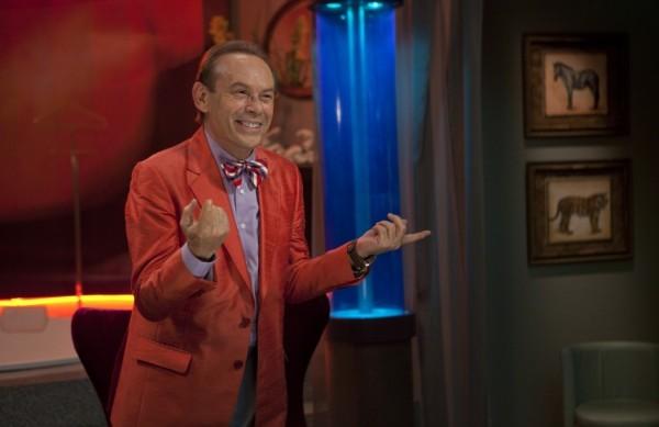 José Wilker em cena da comédia 'Giovanni Improtta', da qual é também o diretor (Divulgação)