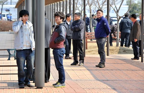 Trabalhadores sul-coreanos tentam acessar complexo industrial em Kaesong mas são barrados (France Press)