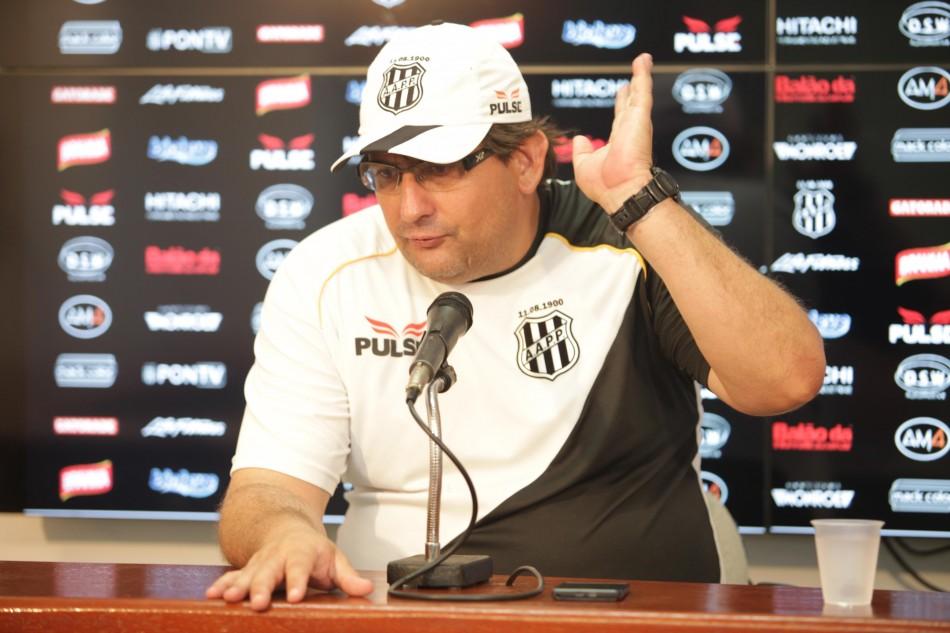 O técnico Guto Ferreira prefere se concentrar na decisão do Troféu do Interior a comentar sobre o futuro da Ponte na Copa do Brasil (Rodrigo Zanotto/Especial para AAN)