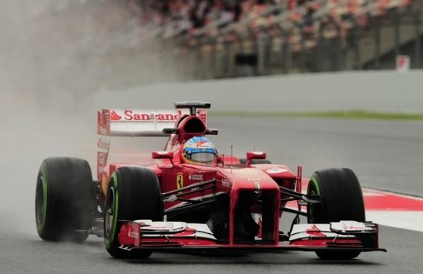 Fernando Alonso durante primeiro treino do GP de Barcelona (France Press)