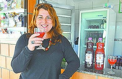 Repórter Patrícia Azevedo, visita a Casa San Fior e experimenta o suco de uva niágara rosada  (César Rodrigues/AAN)