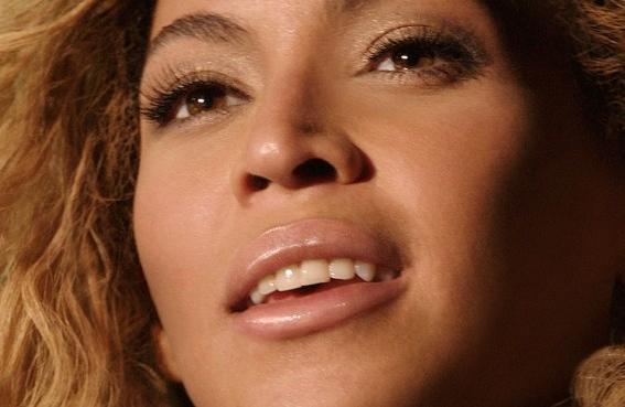 Beyoncé durante premiação da MTV (Reprodução/Site oficial Beyoncé )