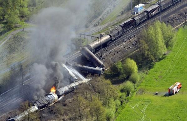 Uma pessoa morreu e dezessete ficaram feridas neste sábado (4) em um acidente com um trem que transportava produtos químicos perto de Gand, na Bélgica (France Presse)